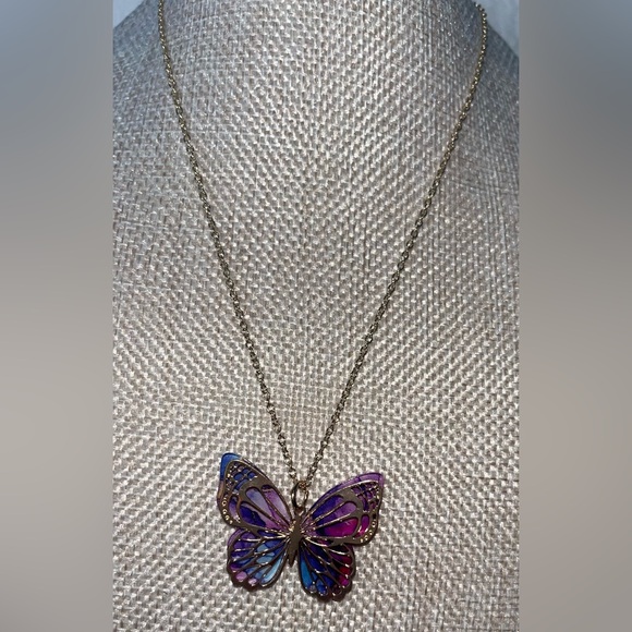 Elegant Butterfly Pendant Necklace - Picture 5 of 6
